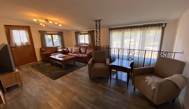 *BIG*Family Vacation Home.Fast WiFi!Great Location! 30 Min from Dells! UPDATED!