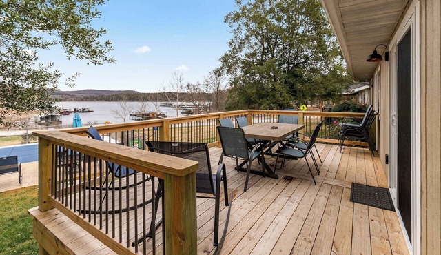 Big Fish Cabin - Lakefront on Table Rock Lake