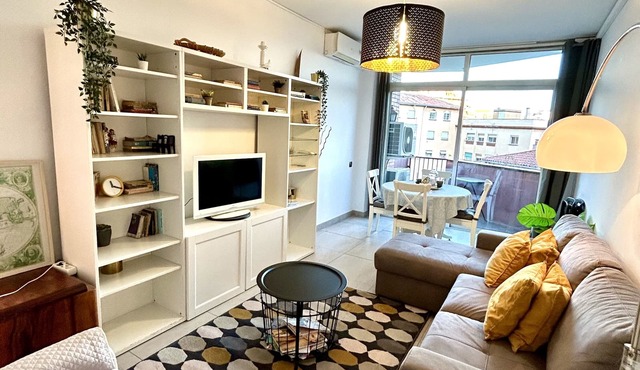 BIG FLAT IN LA SAGRERA. Very quiet area and well connected