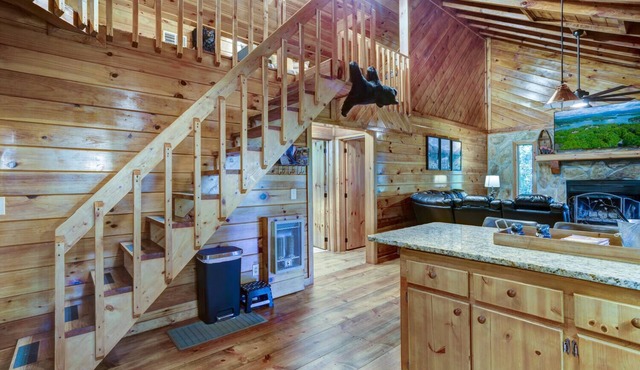 Big Foot Escape Cabin|Hot Tub| Fire Pit|Games|Pets