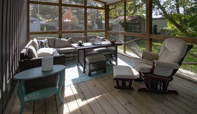 Big Fun Little Cottage - Cozy Cottage in Walking Distance to Beach and Town