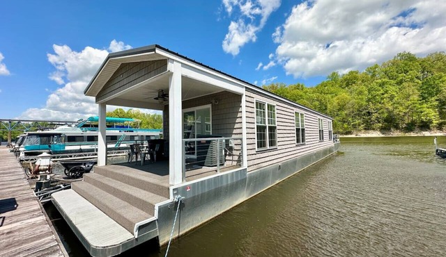 Big Grey Stationary- Lee’s Ford Marina