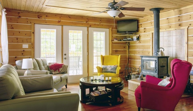 Big ground, direktly at the lake, beautiful sunrises, nature pure