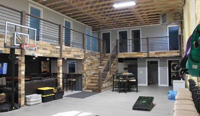 Big Group Barndominium- minutes from beautiful Lake Superior shoreline!