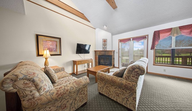 Big Group Lake Tansi Escape | Resort Fun, Sleeps 10