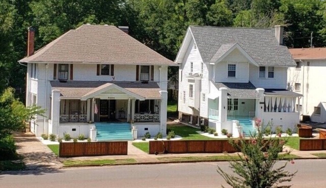 Big Groups & Events Welcome! 2 Home Estate!