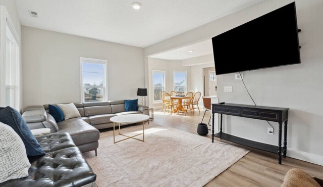 Big Groups/Spacious/4BD/2A