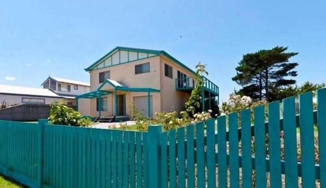 Big Heart- large seaview house- FREE WiFi