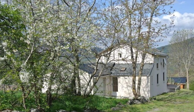 BIG HOLIDAY HOUSE ON THE PLEASANT AND FRIENDLY MOUNTAIN