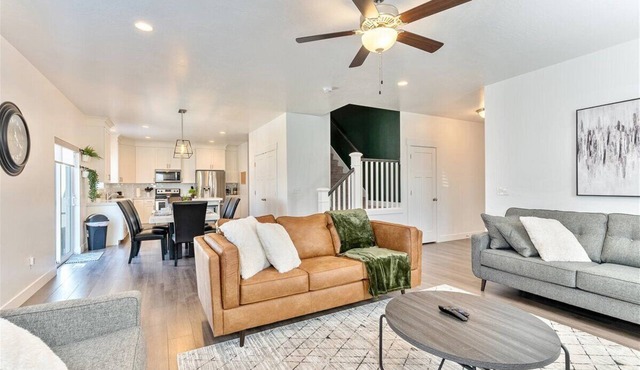 BIG Home! Fenced Yard! 30+ Day Discount! Garage!