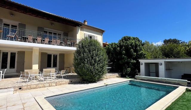 Big house 250 m2 Swimming pool Warmed in charming Provençal village