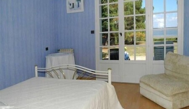 Big House Beachfront with Large Garden