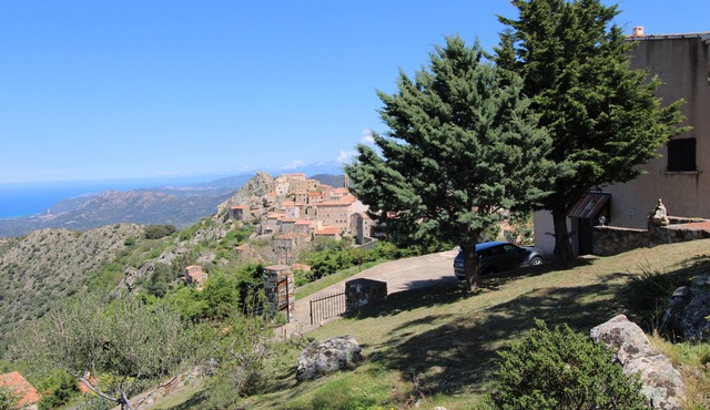 Big house composed of 2 apartments with sea view
