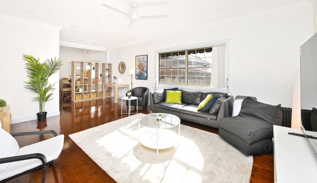 Big House + Home Cinema & Queen Beds