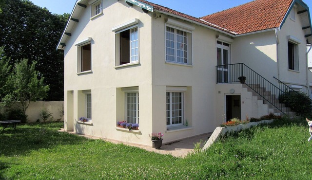 Big house in the center of Marennes