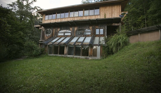 BIG HOUSE lodge is a castle like house, central to RRG