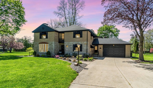 Big House with game room, ideal for gathering, centrally located, large yard