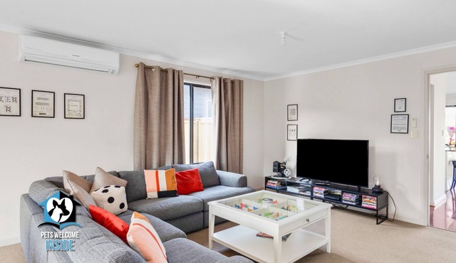 Big House with Views and Fab Pop Culture Vibe