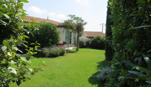 Big independent house with garden and swimming pool