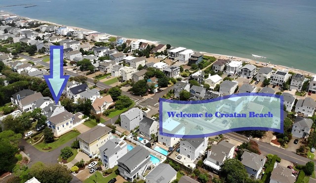 Big Kitchen, Two Masters, Hot Tub, Short Walk from Croatan Beach