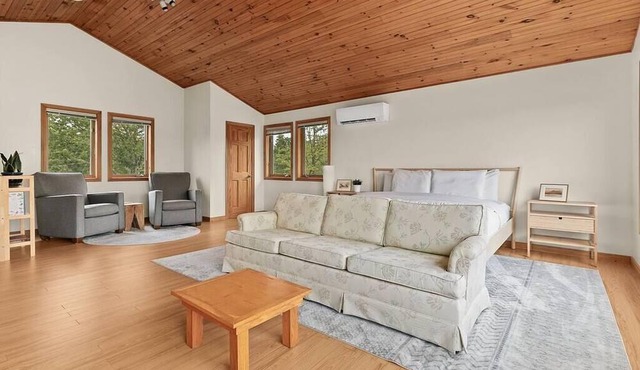 Big Lake Lakeside Villa w Sauna