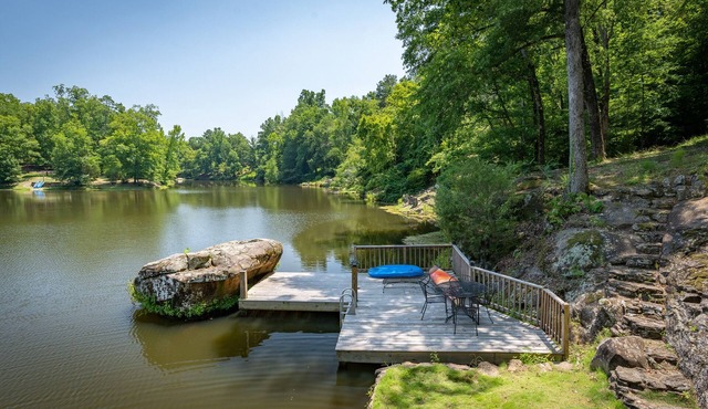 BIG LakeHouse 15 min to Tuscaloosa, 14 beds, great fishing