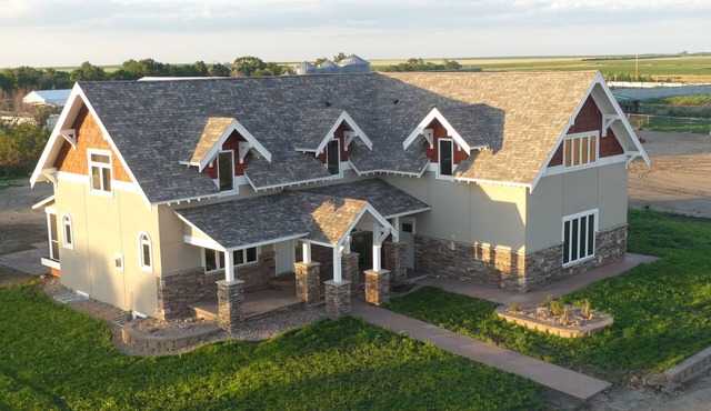 Big Lodge on the prairie in the ♥️ of SD: Broken Arrow Farms - 9 BR, 8.5 BA