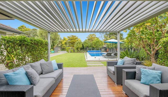 Big Manly beachside with Pool