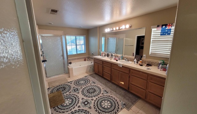 Big Master bedroom with own bathroom toilet and wardrobe
