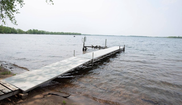 Big McDonald Cabin with Guest House