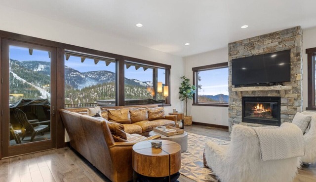 Big Mountain Haus, ski in/out.7BD 5.5BA, Hot Tub & Dry Sauna! Sleeps 22!