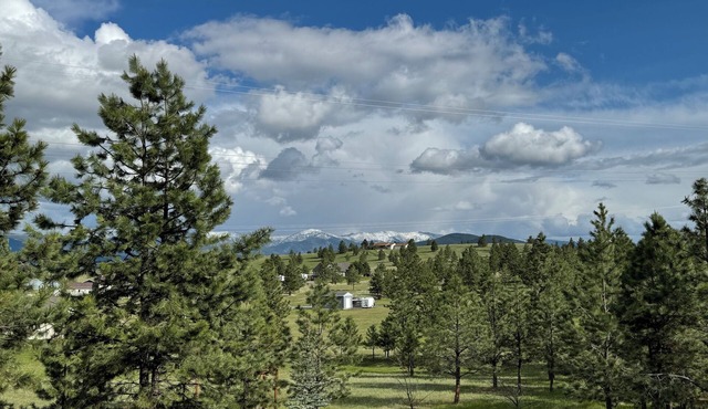 Big Mountain Retreat – 6BR, Game Room, Peloton, Deck, Views – South Helena