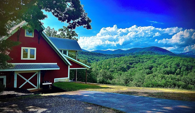 Big Mountain Views, Minutes to Wineries, Hot Tub