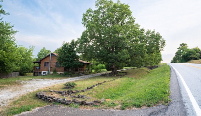 Big Oak Cabin - mountaintop home near Jasper