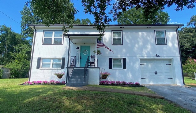 BIG OAK LODGE- 3.5 miles to lake & Chester Frost Park, boats & trailers welcome