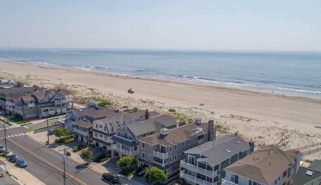 Big Oceanfront 5BR, 4 Bath, 2000+ SF, Elevator, Panoramic Ocean Views !