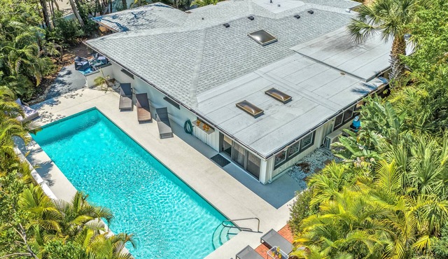 Big Pass Hideaway l Private Heated Pool, & Walking Distance to Siesta Key Beach