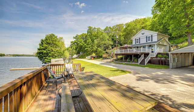 Big Pine Island Lake Cottage w/Boat Dock & Kayaks