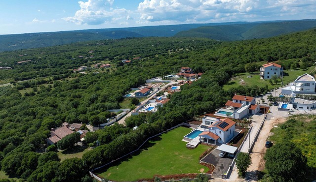 Big pool with counter current swimming system, family and pat friendly.