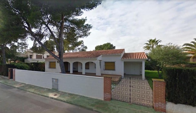 Big private house, 200m from the beach
