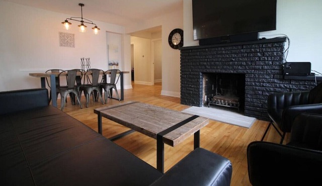 Big Quiet and Modern House close to Airport