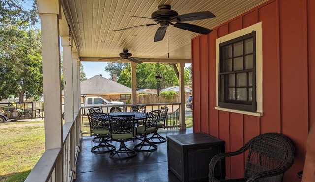 Big Red Comfortable, welcomes pets, & sleeps 6