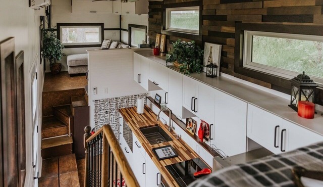 “Big Red” Custom RV + Deck, Soaking Tub & View