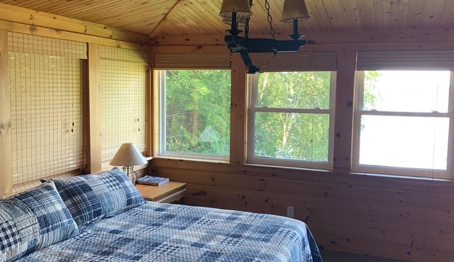 Big Rideau Lake Waterfront Cottage with pristine beach!
