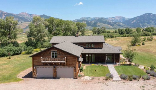 Big Ridge Meadows Cabin - creek on property!