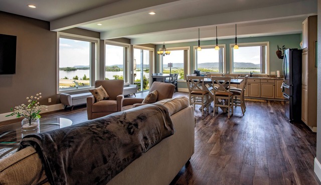 Big River Escape Grandview Manse