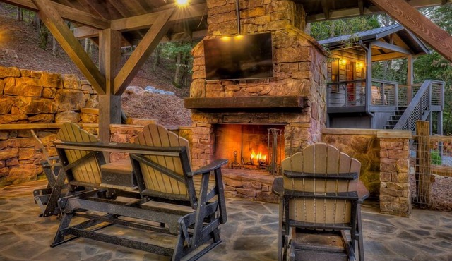 Big River Family Retreat - Luxury Creekside Getaway | Outdoor Kitchen & Pavillion | Screened in Porch