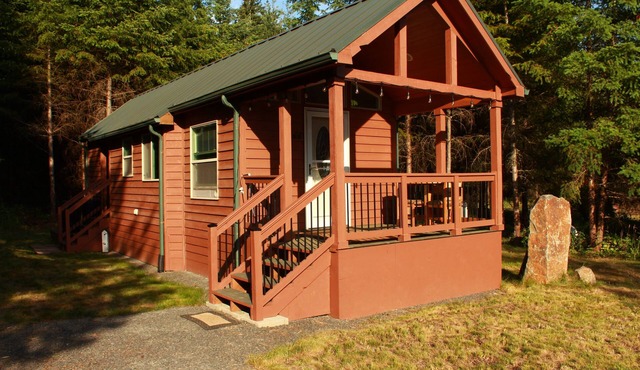 Big Rock Cabin; cozy & private on 13 acres