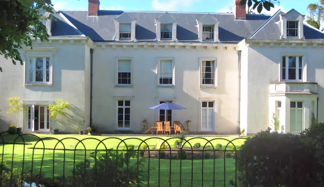 Big s/c mansion perfect for Family/Friends and Special Occasions Sleeps 17 +pets