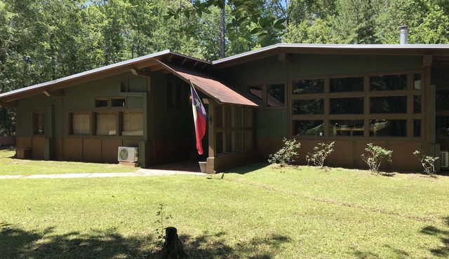Big Sam Hangout! 4 bed 3.5 bath South End with rear privacy close to ramp